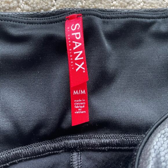 Spanx Pebble Faux Leather Leggings in Black Size M - Picture 3 of 7